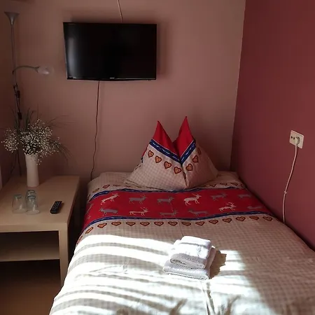 Pensión & Waldkrieber 3*