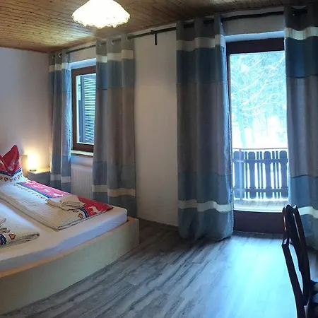 & Waldkrieber Konukevi 3*