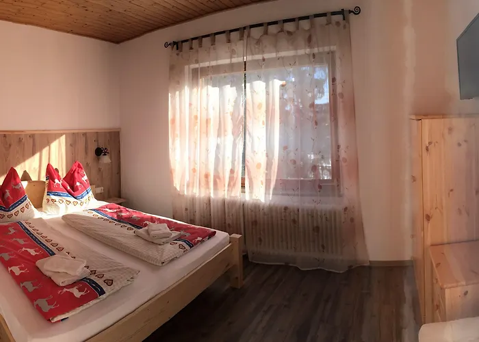 & Waldkrieber בית הארחה 3*