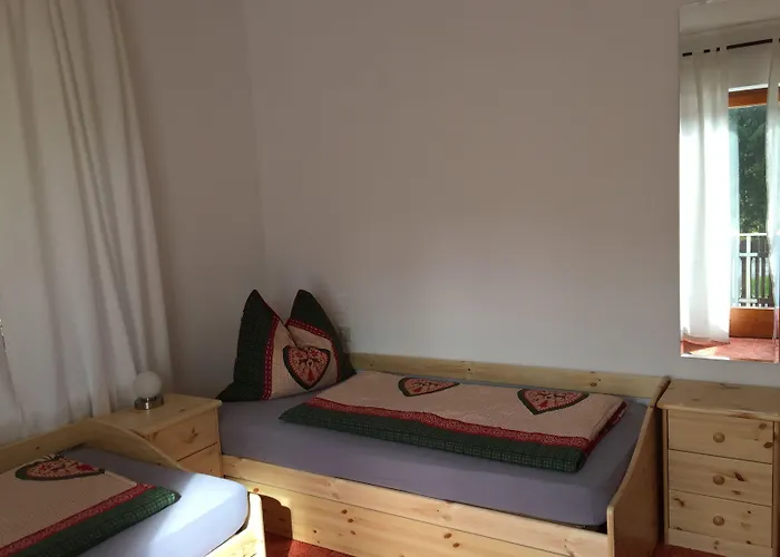 בית הארחה & Waldkrieber 3*